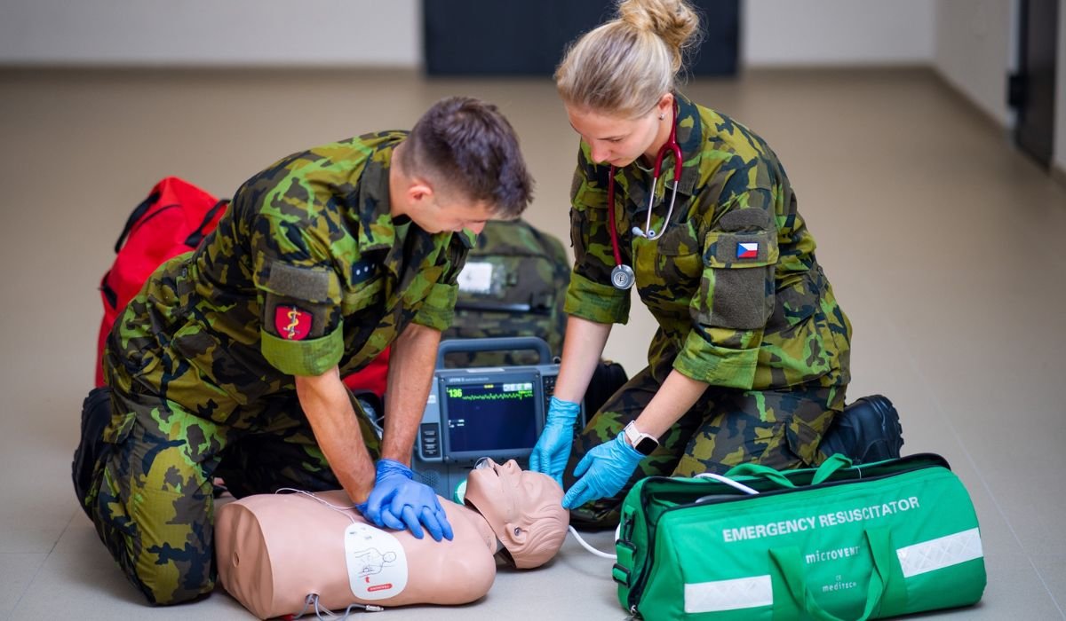 tudenti Vojenské lékařské fakulty