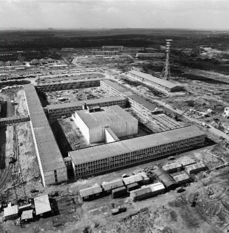 Bruselské velitelství NATO krátce po výstavbě